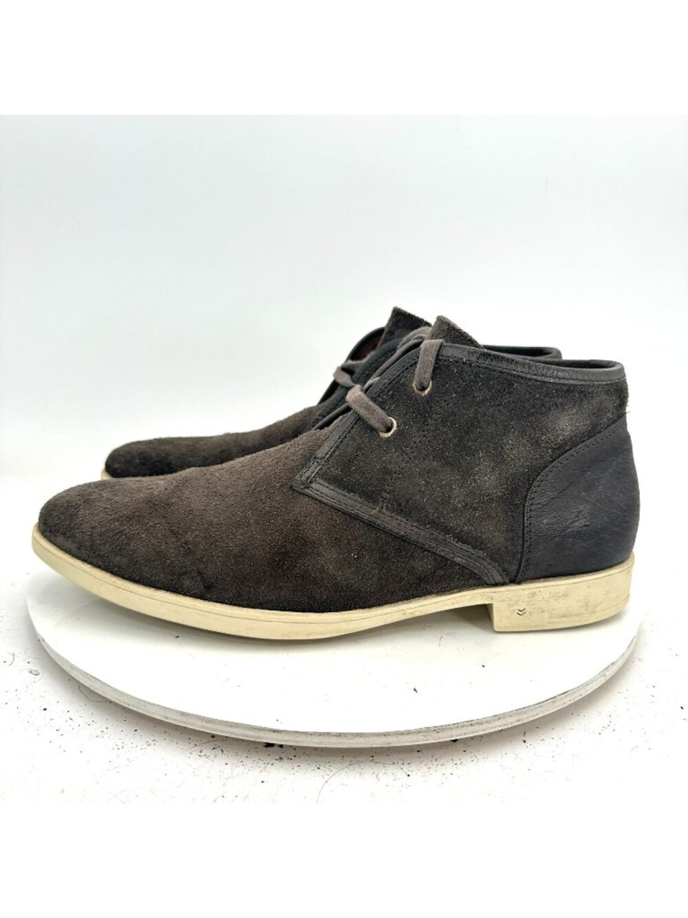 John Varvatos Men Size 8.5M Grey Suede Lace Up Vibram Sole Ankle Chukka Boot